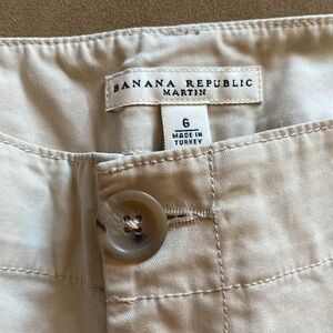 Banana Republic 100% polished cotton. Size 6.